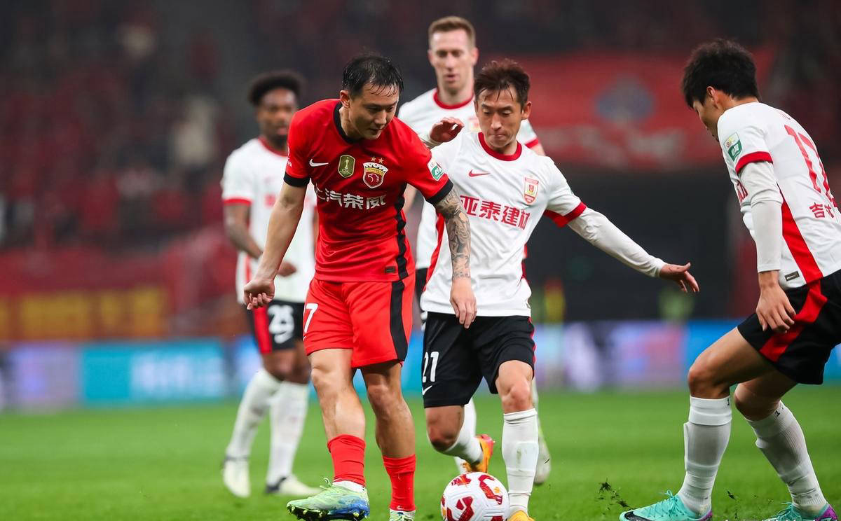 包含泰山五连胜继续领跑积分榜，热刺主帅陷下课危机！的词条
